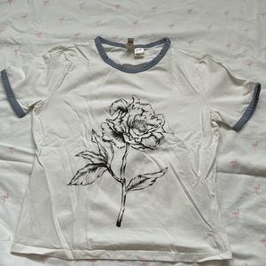 Short sleeve shirt with flower graphic